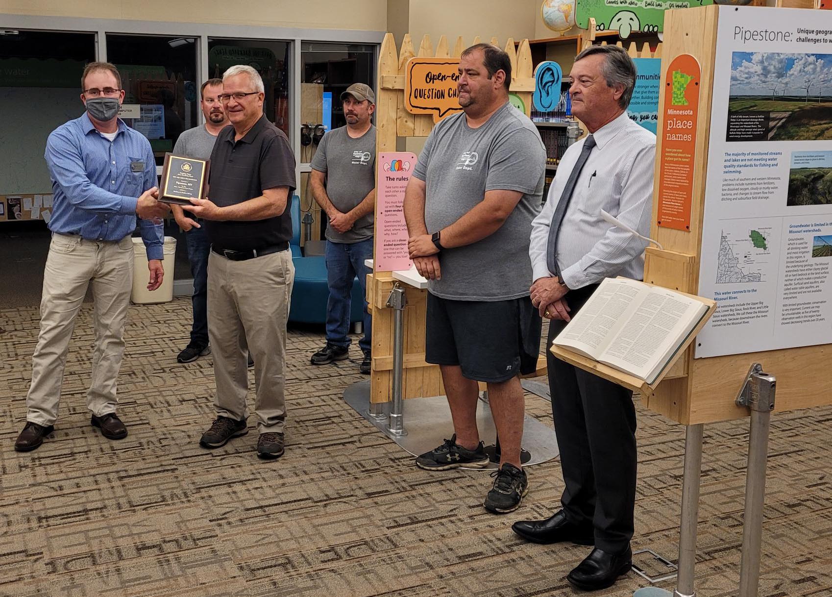 Chad Kolstad presenting EPA award to Mayor Koets