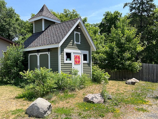 Replica of the barn and tankhouse